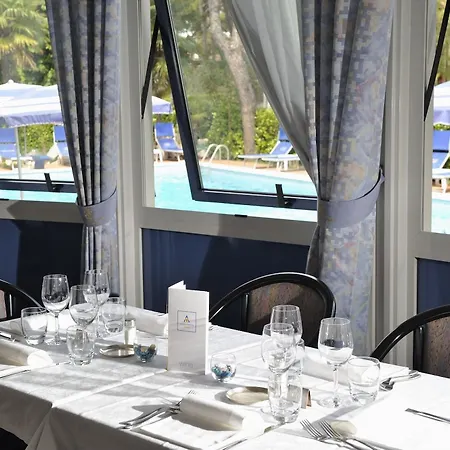 Отель Medusa Splendid 4*